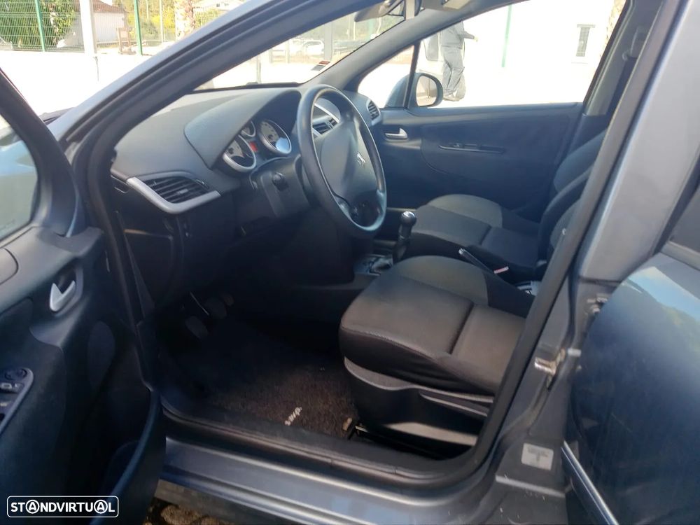 Peugeot 207 - 2