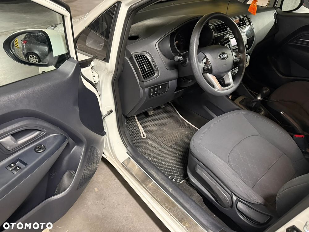 Kia Rio - 15