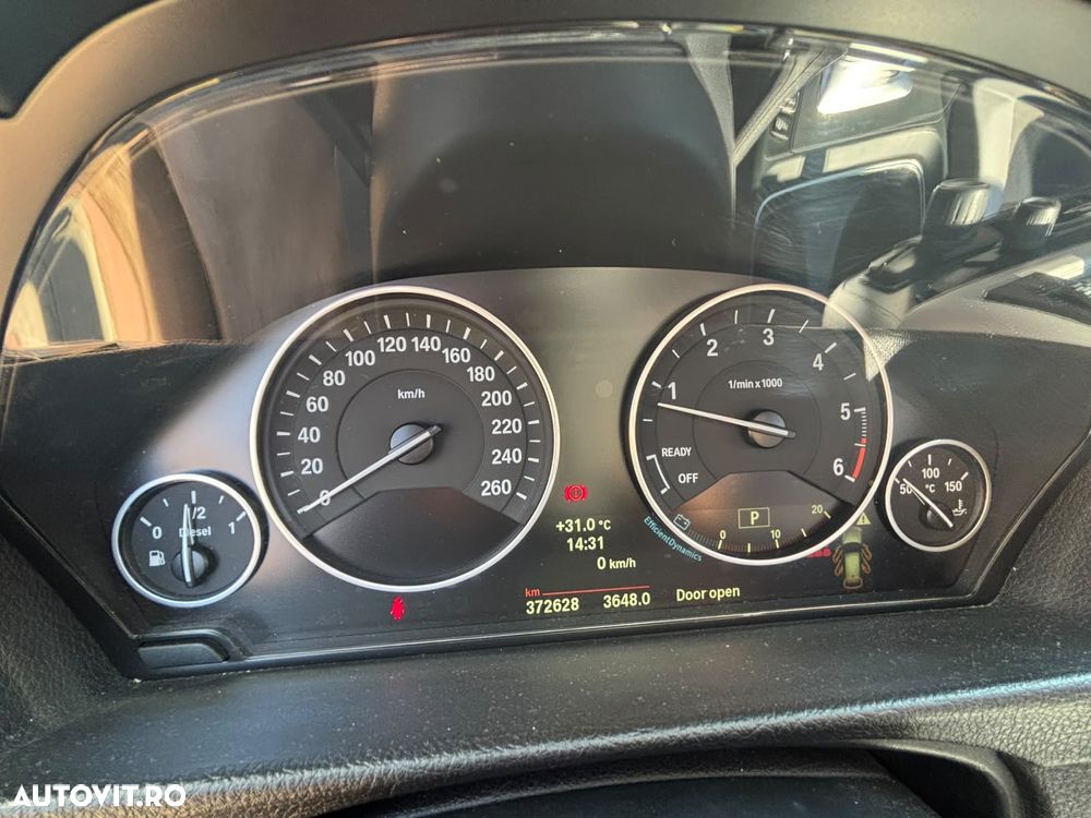 BMW Seria 3 320d Aut. - 29