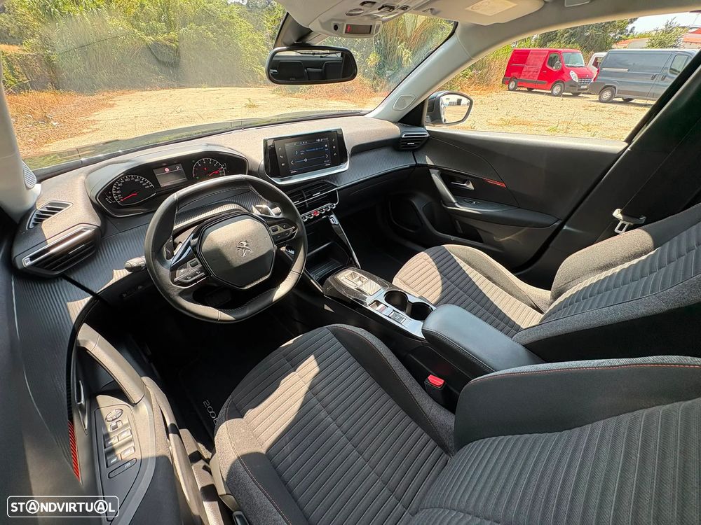 Peugeot 2008 1.2 PureTech Allure EAT8 - 26