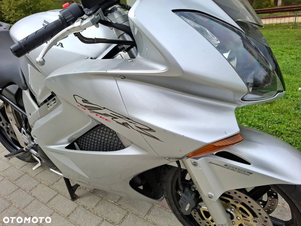 Honda VFR - 12
