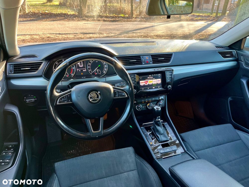 Skoda Superb 2.0 TDI Sportline DSG - 9