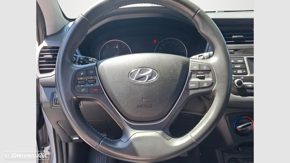 Hyundai i20 1.1 CRDi Comfort+Pack Look+JLL16 - 12