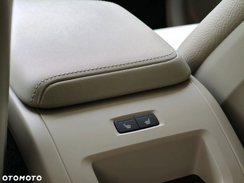 Volvo XC 60 B4 D AWD Plus Bright - 36