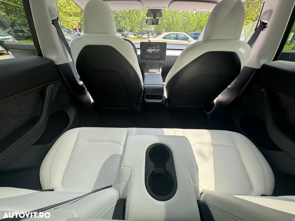 Tesla Model Y - 15