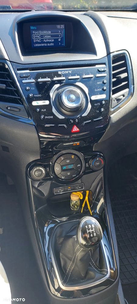 Ford Fiesta 1.0 EcoBoost STart-Stop Titanium - 16