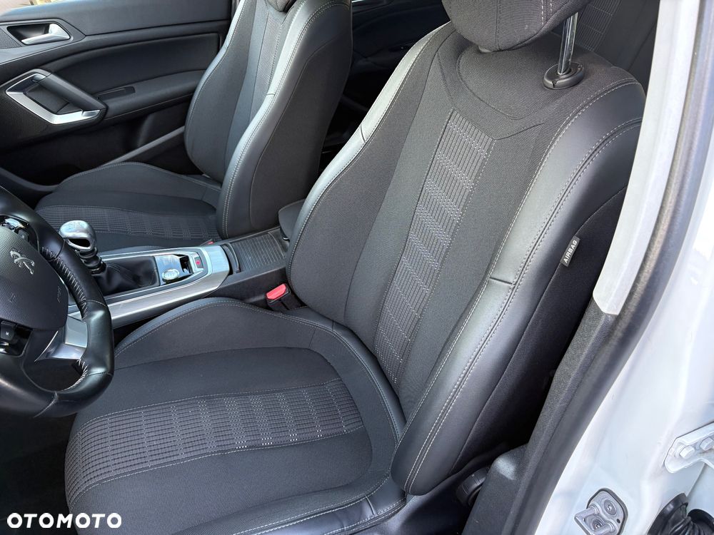 Peugeot 308 1.5 BlueHDi Allure Pack S&S - 23