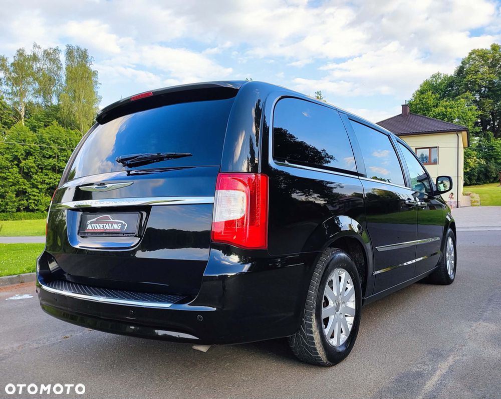 Chrysler Town & Country 3.6 Limited - 16