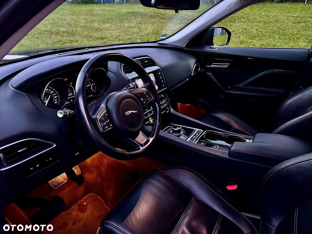 Jaguar F-Pace 2.0 i4D AWD Prestige - 16