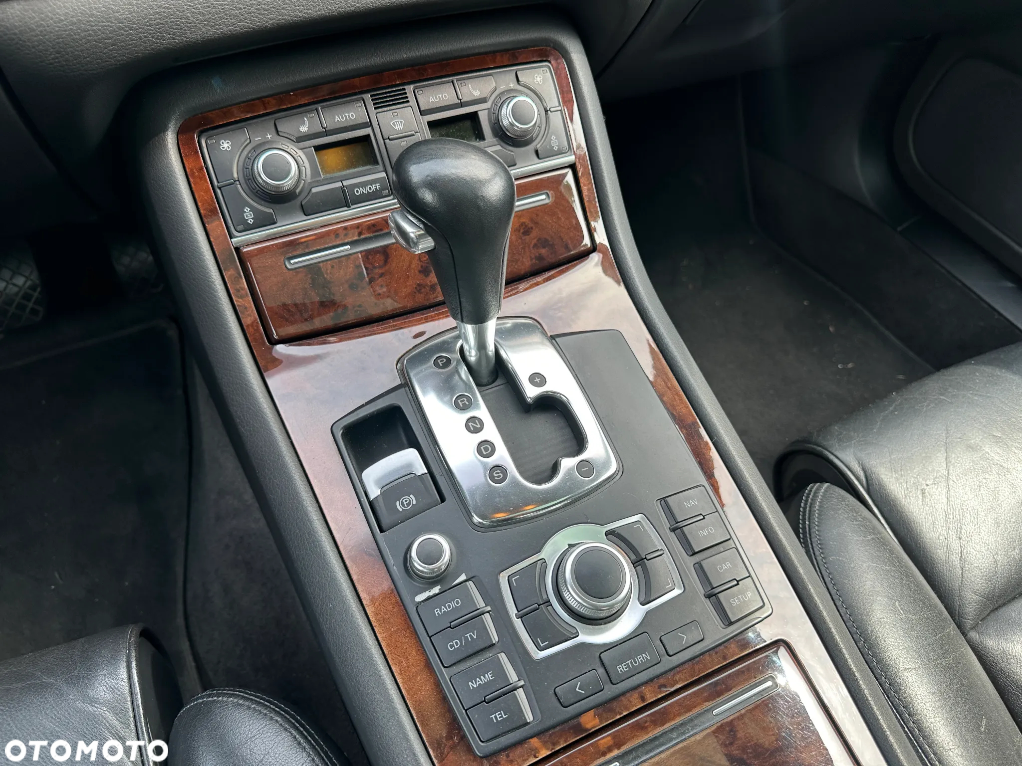 Audi A8 4.2 L Quattro - 13