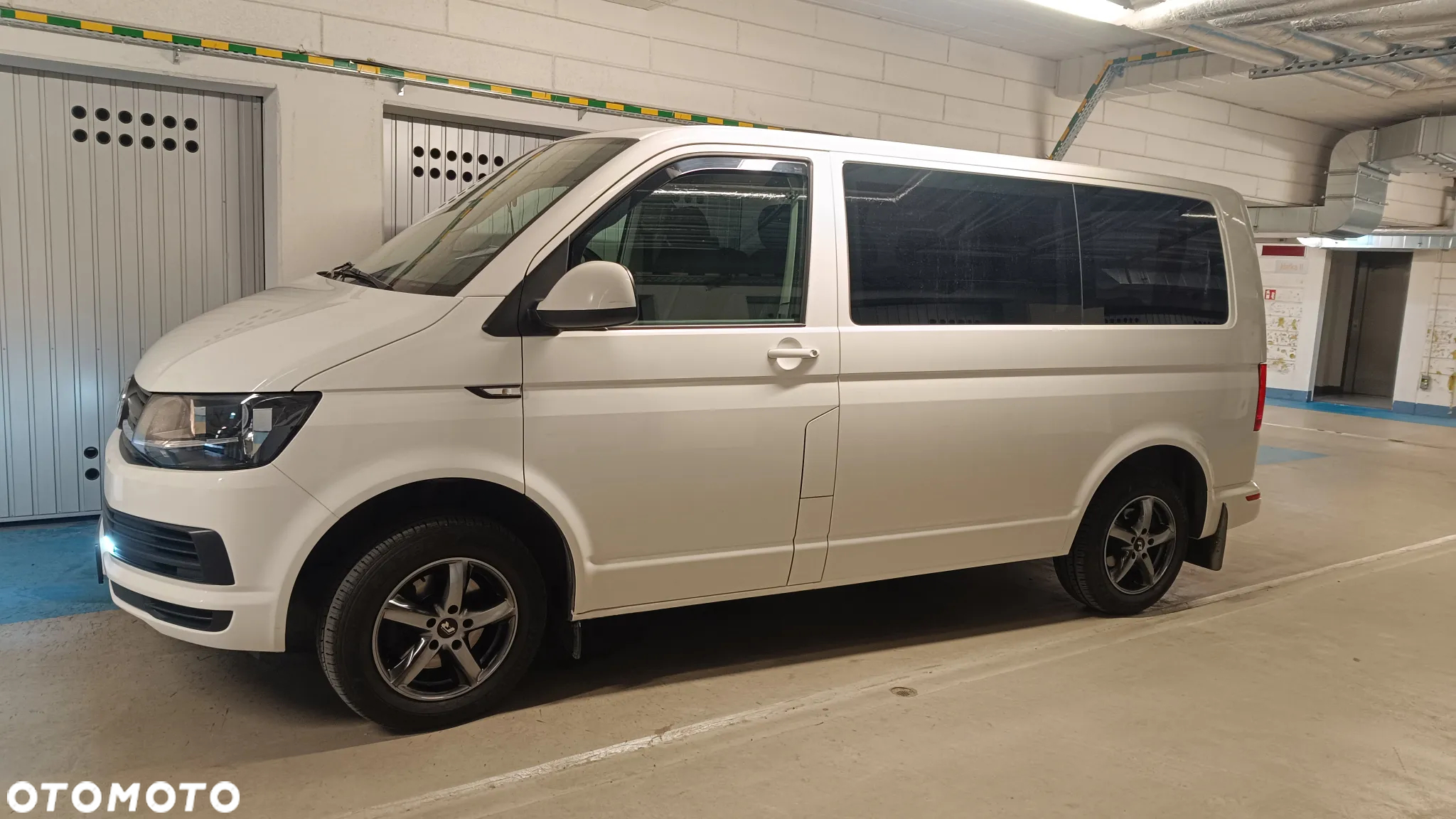 Volkswagen Caravelle 2.0 TDI L1 Comfortline - 2