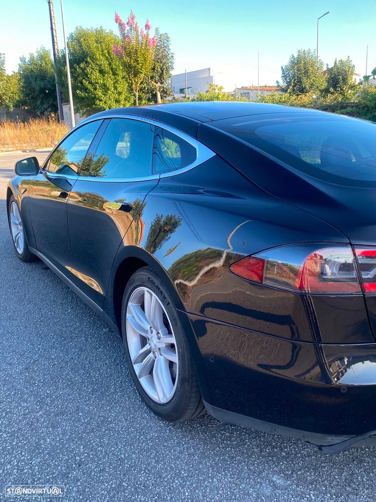 Tesla Model S - 2
