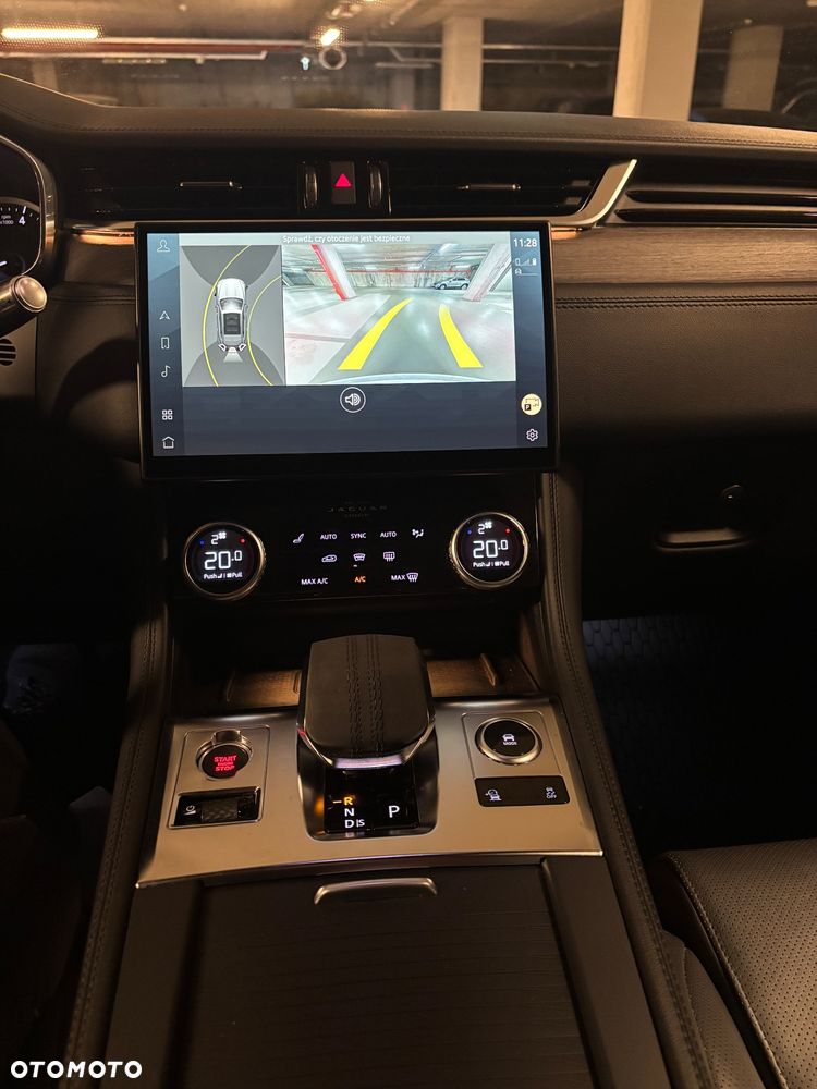 Jaguar F-Pace - 12