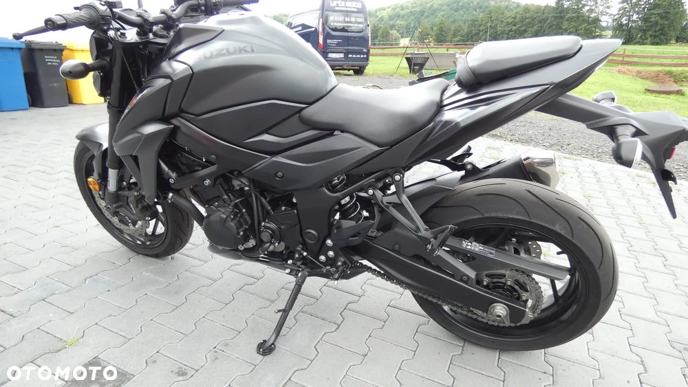 Suzuki GSX - 7