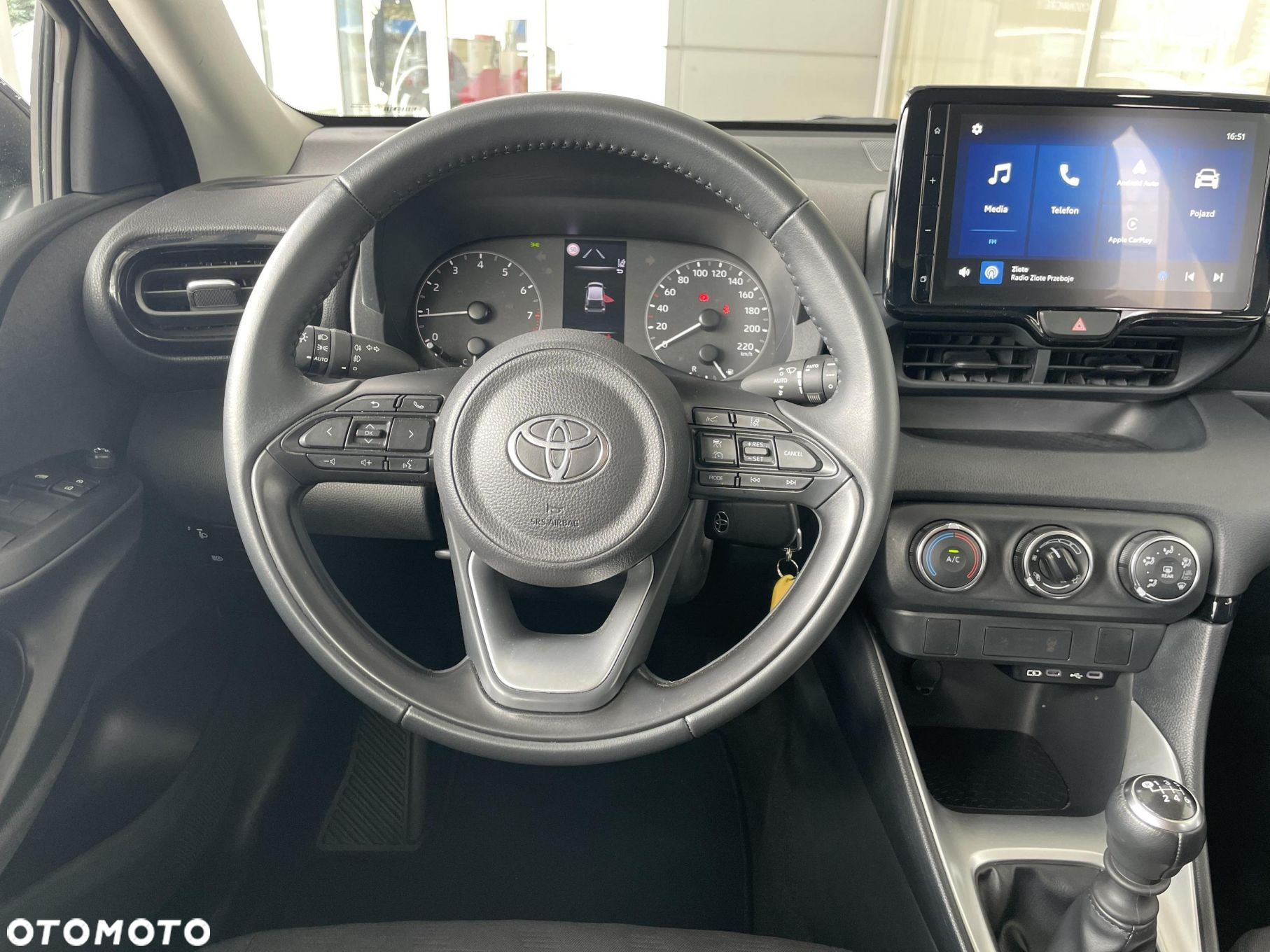 Toyota Yaris 1.5 Comfort - 12