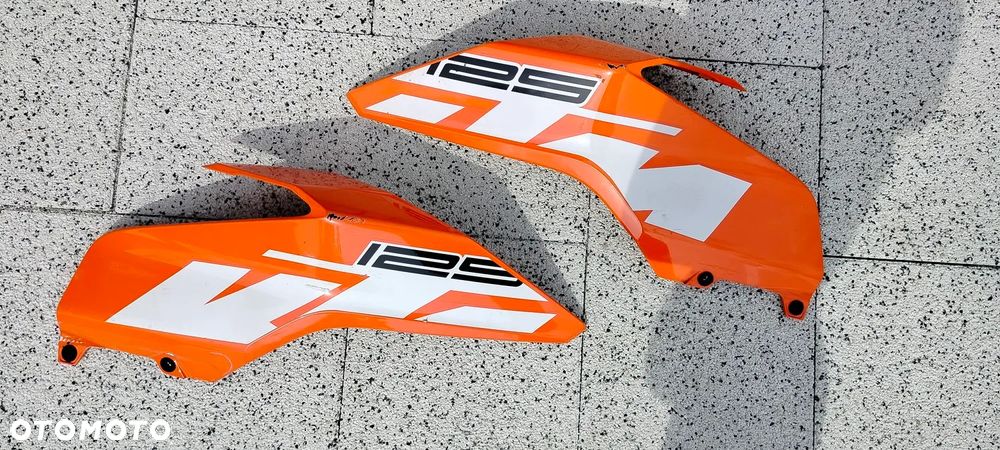 KTM DUKE 125 KOŁO FELGA OWIEWKA LAGI STELAZ OGON ZADUPEK SIEDZENIE 2022 - 19