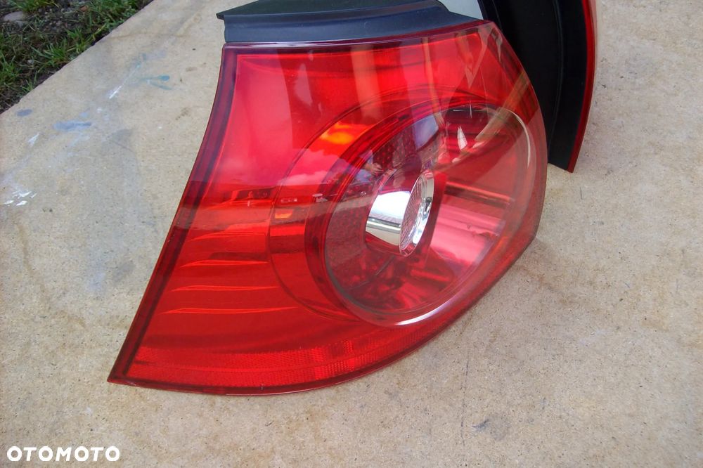 LAMA TYLNA LEWA I PRAWA VW GOLF V/HB - 2