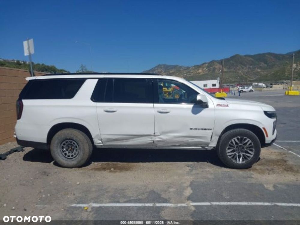 Chevrolet Suburban - 5