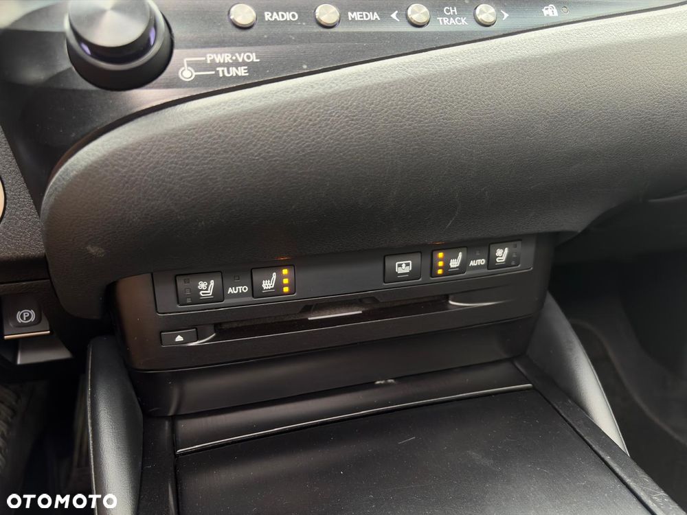 Lexus ES 300h Prestige - 35