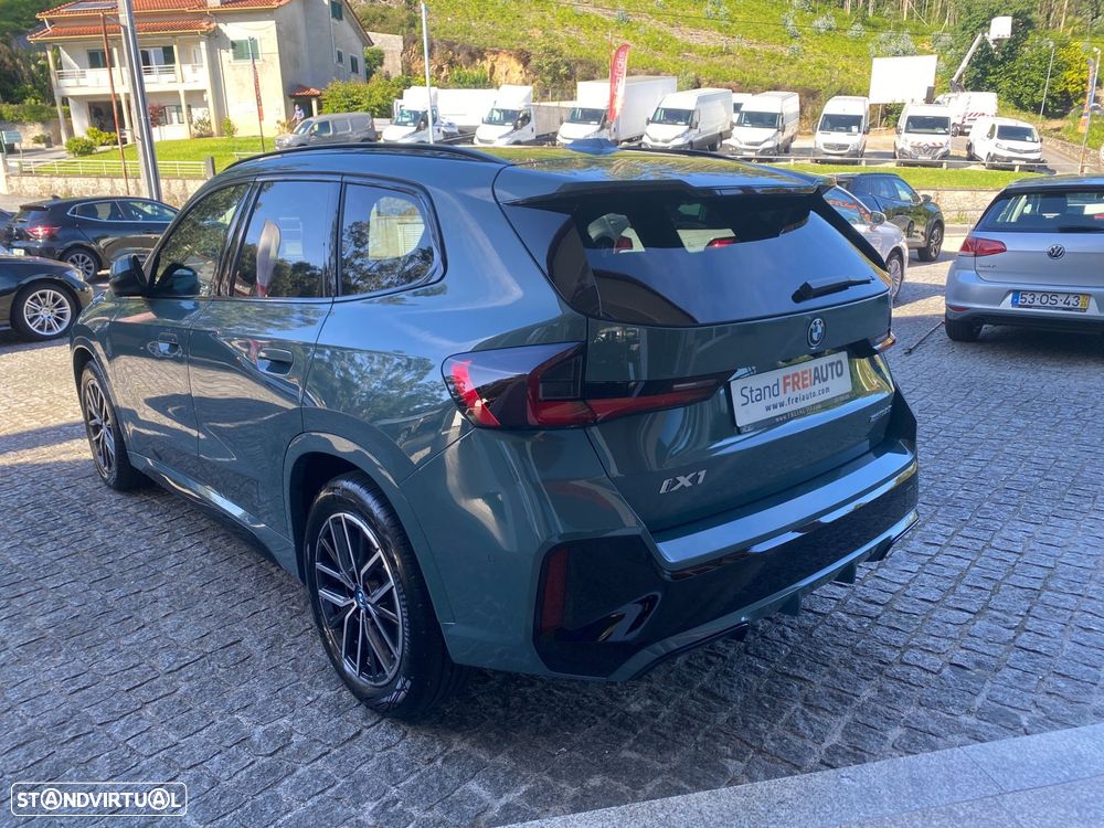 BMW iX1 eDrive20 Pack Desportivo M - 15
