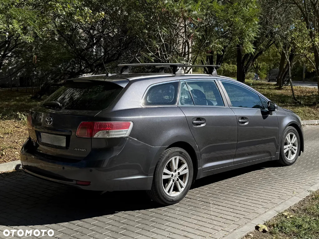 Toyota Avensis - 2
