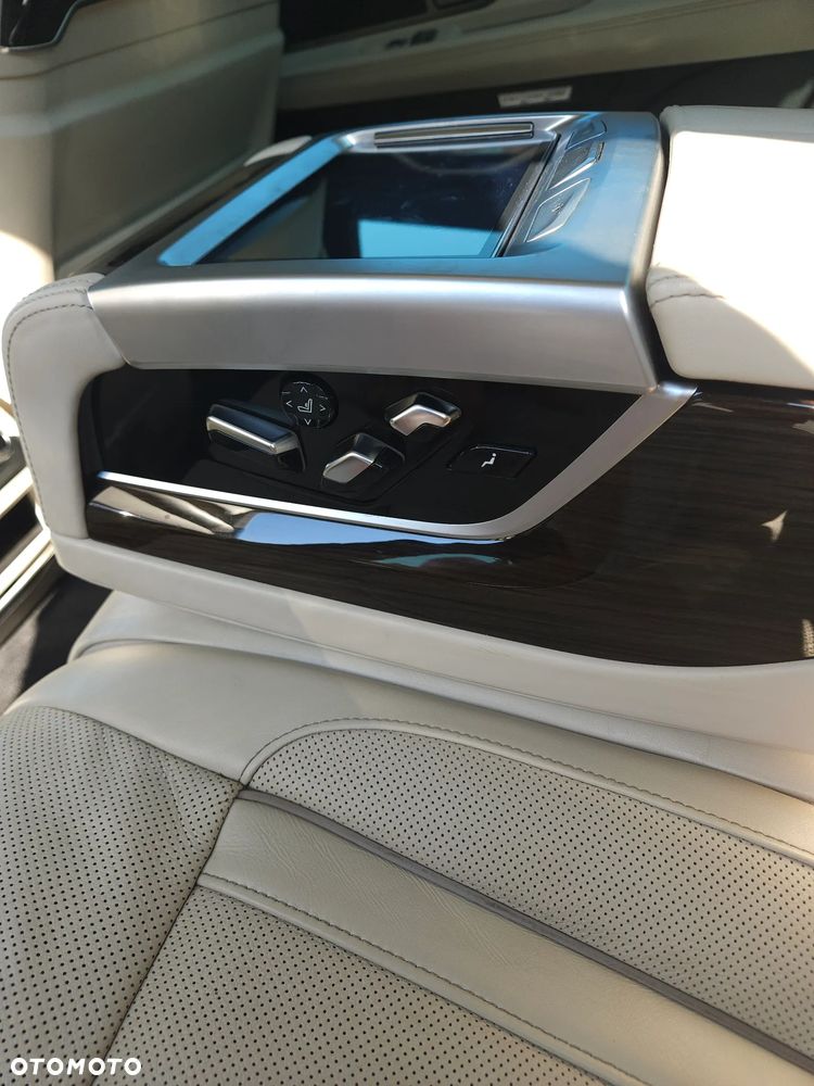 BMW Seria 7 750i xDrive - 22