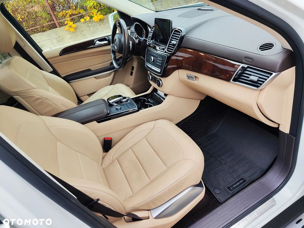 Mercedes-Benz GLS - 16