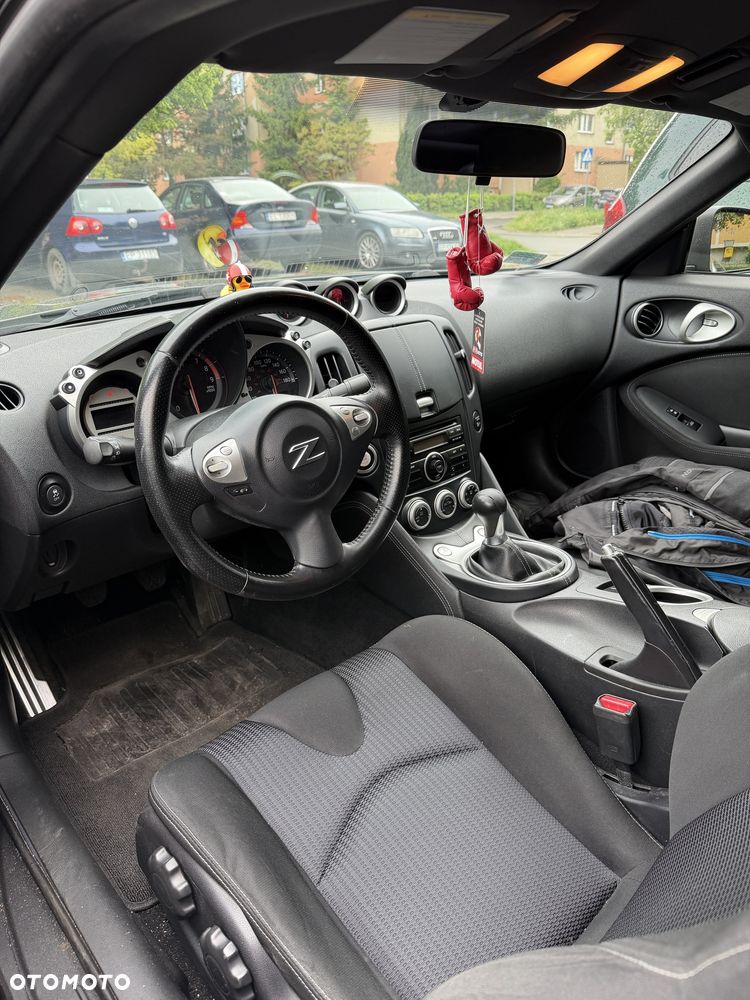 Nissan 370 Z - 7