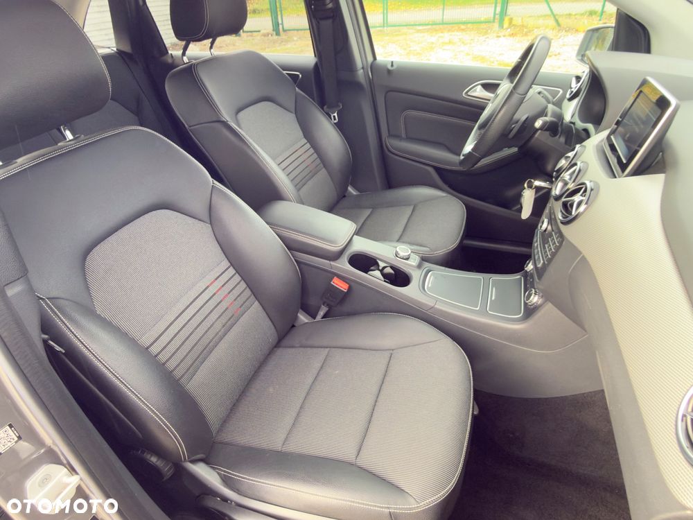 Mercedes-Benz Klasa B 220 4-Matic AMG Line - 19