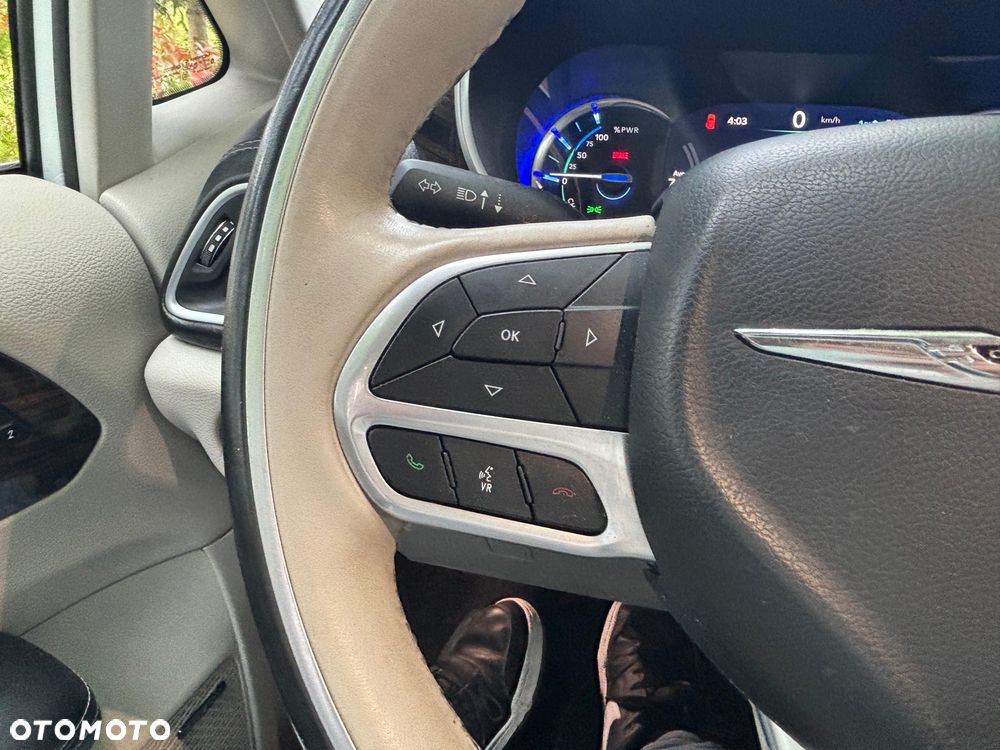 Chrysler Pacifica - 23