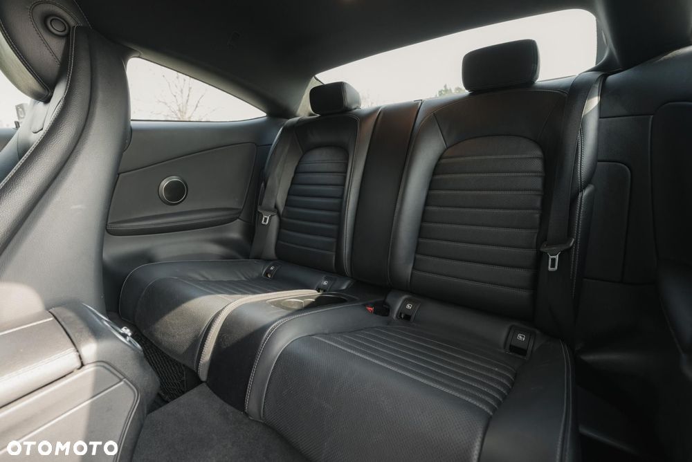 Mercedes-Benz Klasa C 300 9G-TRONIC - 15