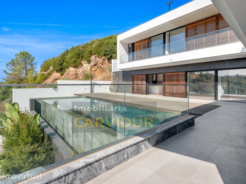 Moradia T5 de Luxo com Piscina Infinita ,Campo de Padel e Elevador ... - Grande imagem: 3/51