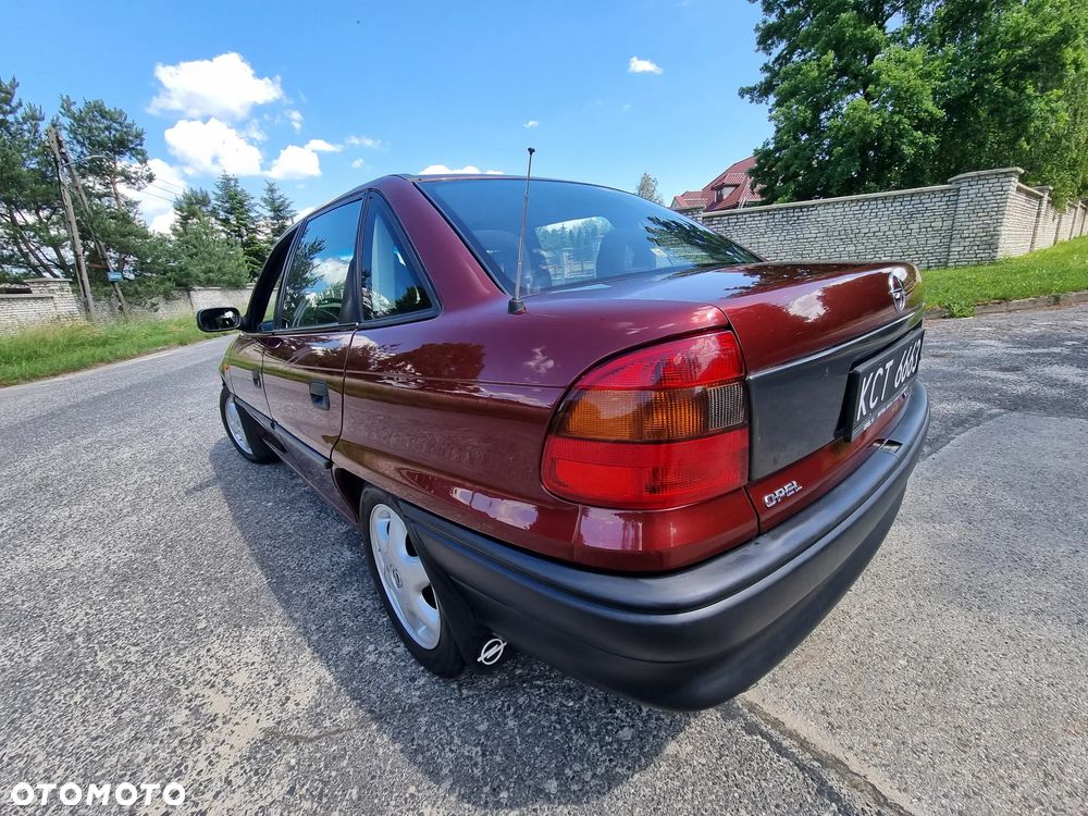 Opel Astra 1.6 GL - 7