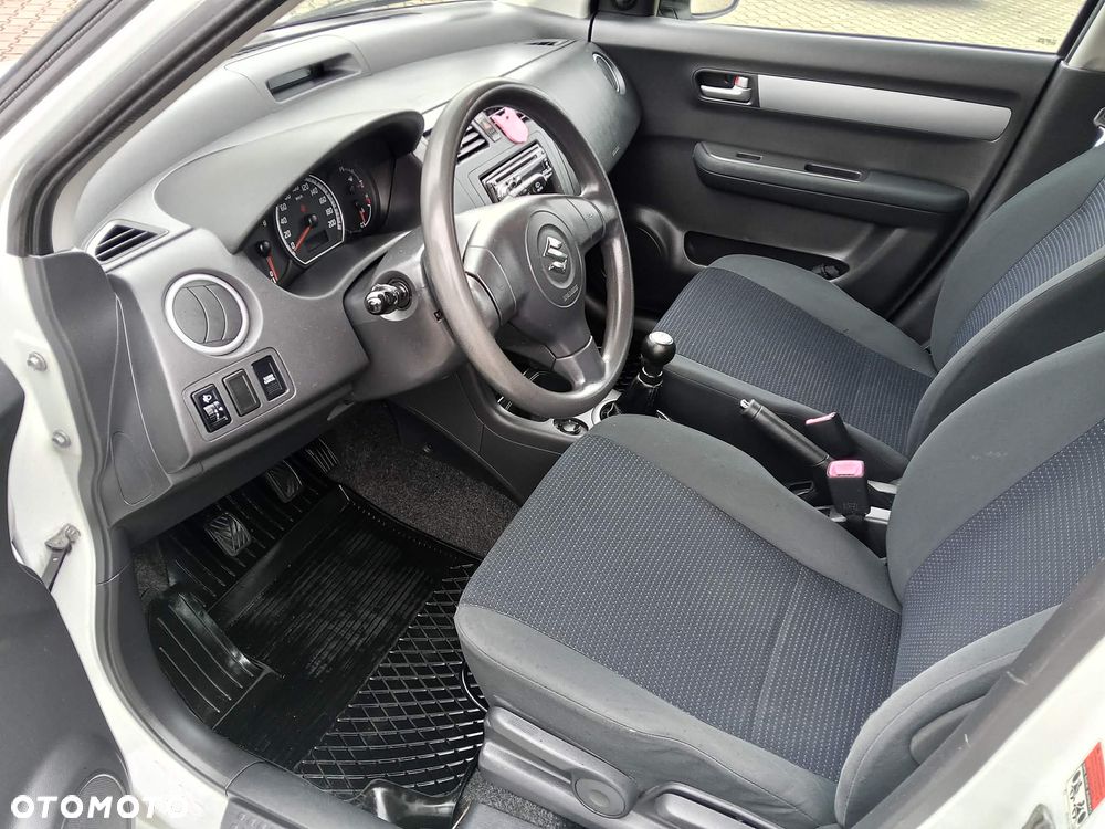 Suzuki Swift 1.3 Black and White - 23
