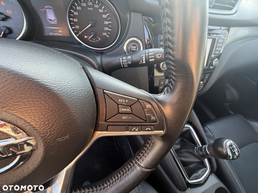 Nissan Qashqai - 25