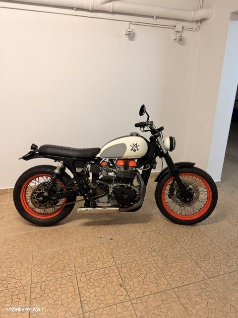 Triumph Bonneville - 3