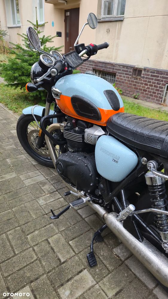 Triumph Bonneville - 5