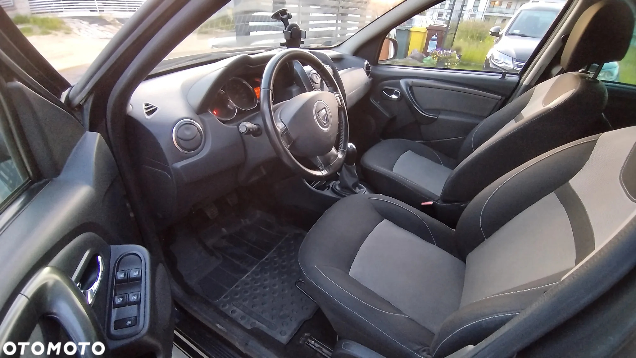 Dacia Duster 1.6 SCe Urban Explorer S&S - 9