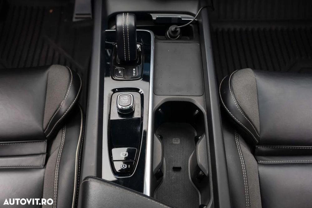 Volvo XC 60 B6 MHEV AT8 AWD R-Design - 35