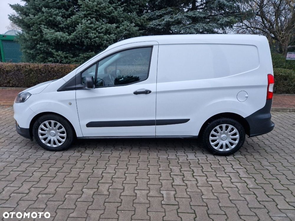 Ford Transit Courier - 11