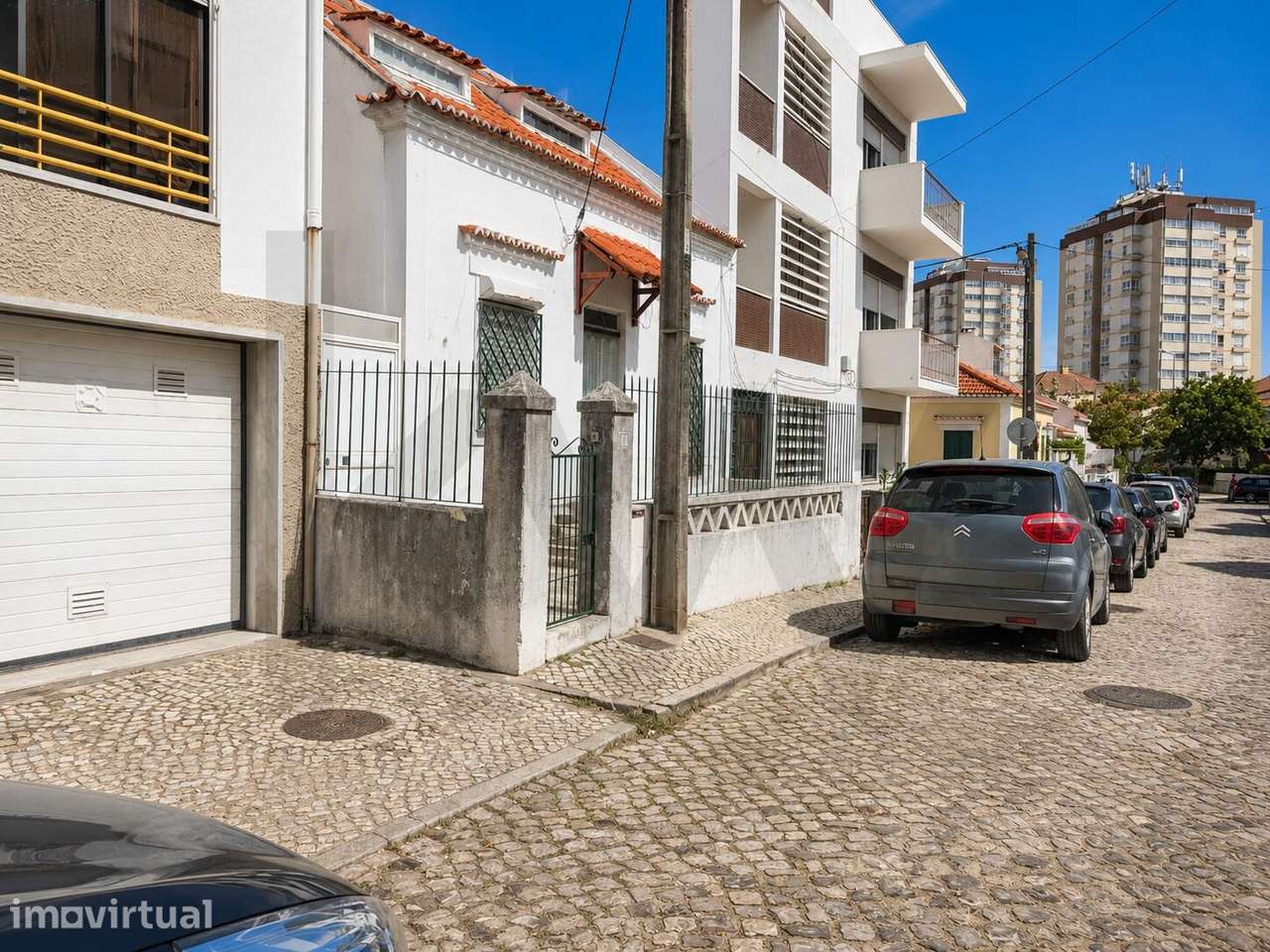Parqueamento no Centro da Costa da Caparica | A 2 Minutos da Praia - Grande imagem: 2/10