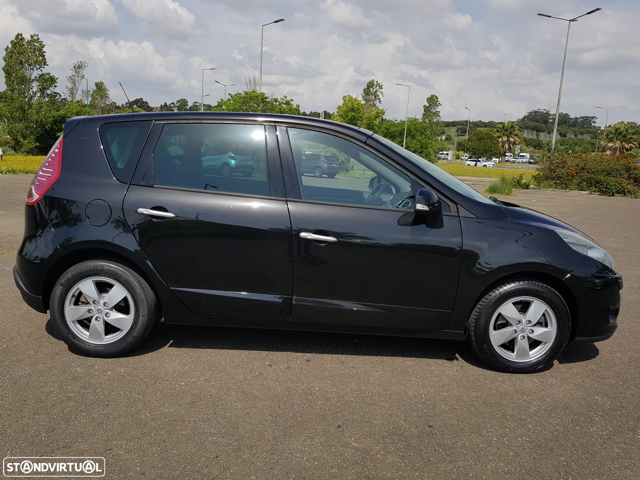 Renault Scénic 1.5 dCi Dynamique S - 10