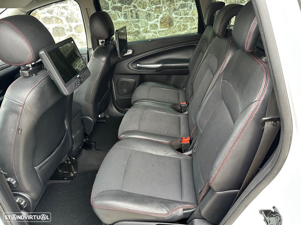 Ford S-Max 2.2 TDCi Titanium 7L - 32