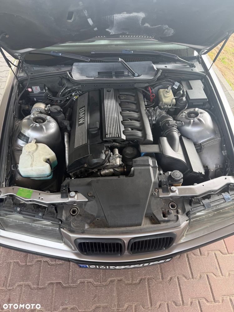BMW Seria 3 323i - 31