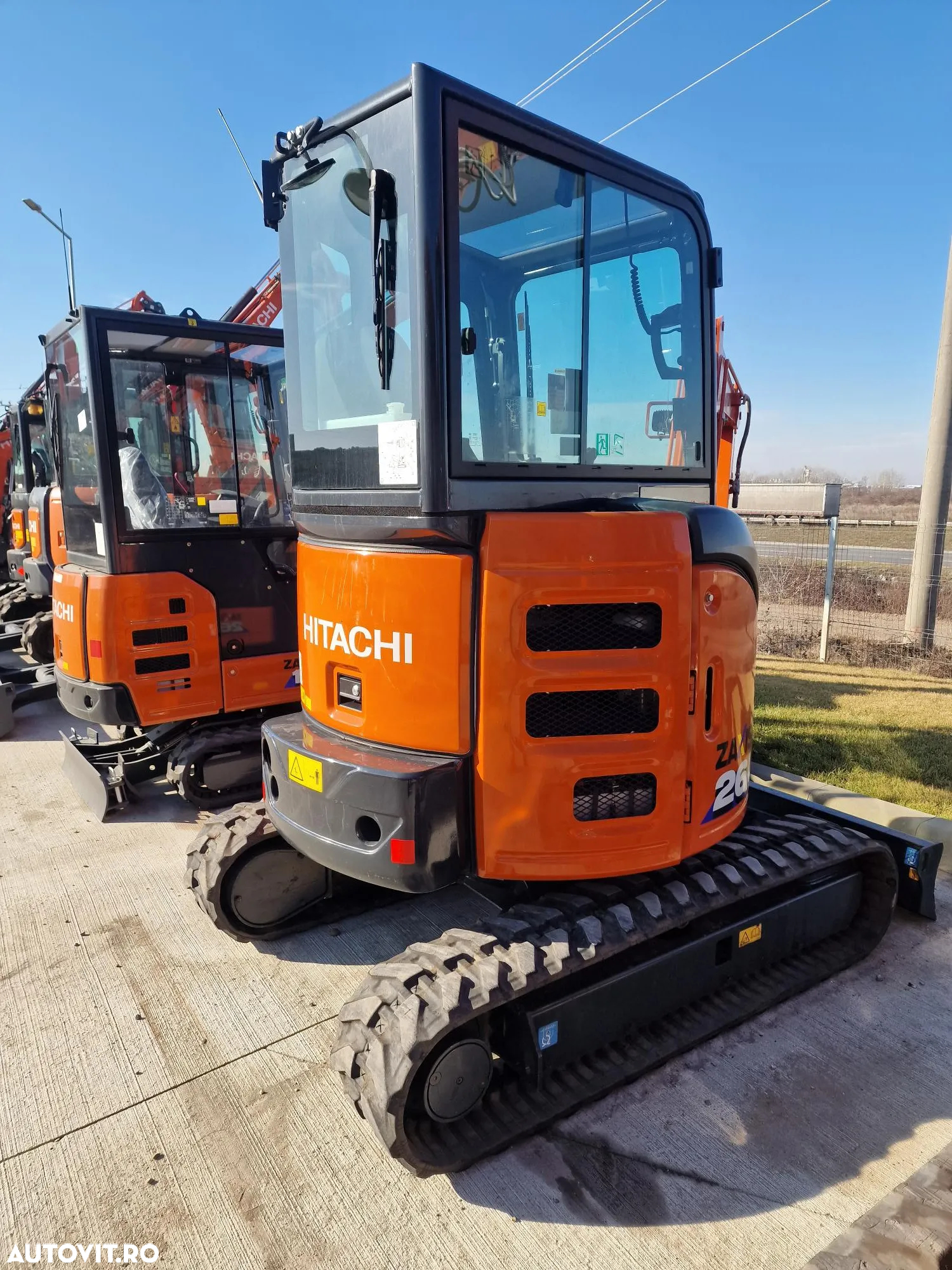 Utilizat Hitachi ZX26U-6, 2,7tone, cupla rapida+2 cupe excav Utilizat Hitachi ZX26U-6, 2,7tone, cupla rapida+2 cupe excav