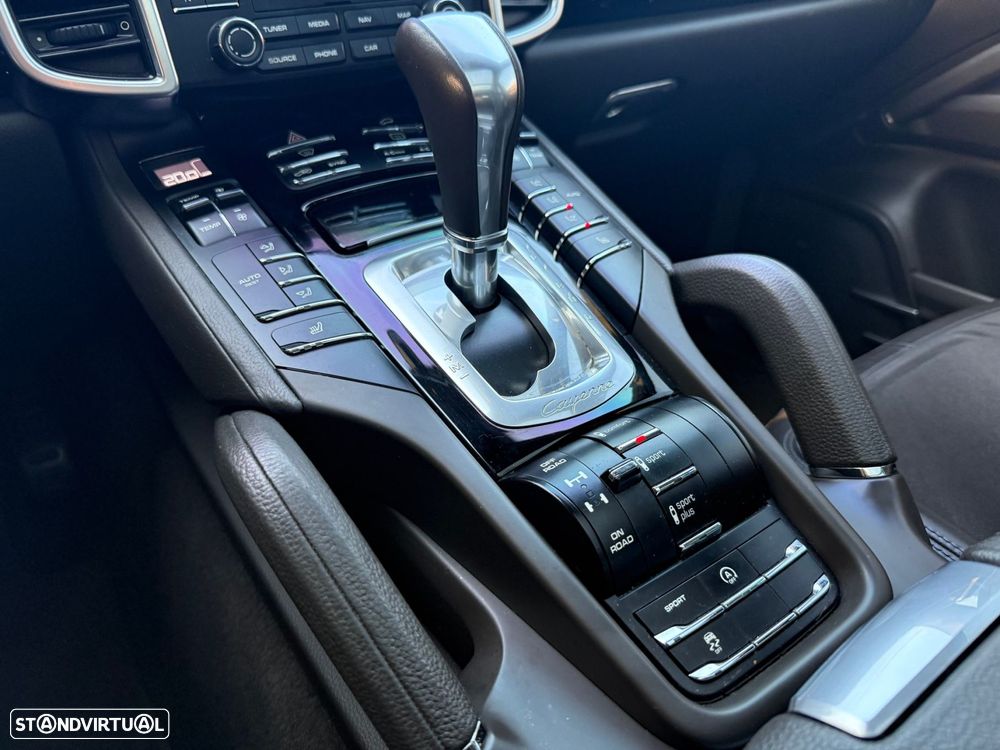 Porsche Cayenne Platinum Edition - 18