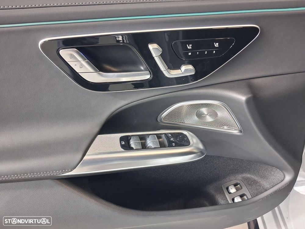 Mercedes-Benz E 53 AMG Hybrid 4Matic+ - 11