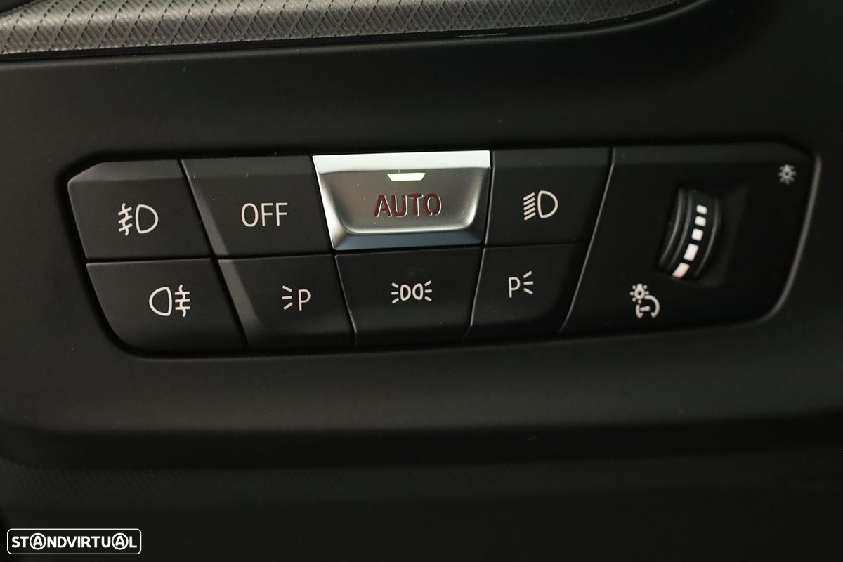 BMW 116 d Pack Desportivo M Auto - 22