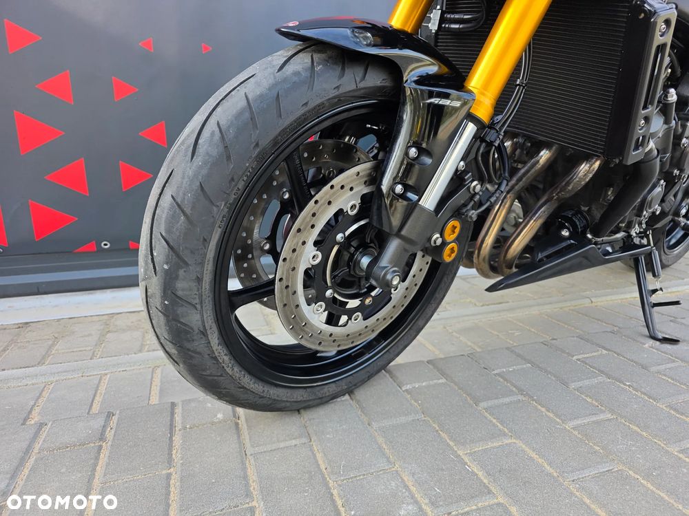 Yamaha FZ8 - 11