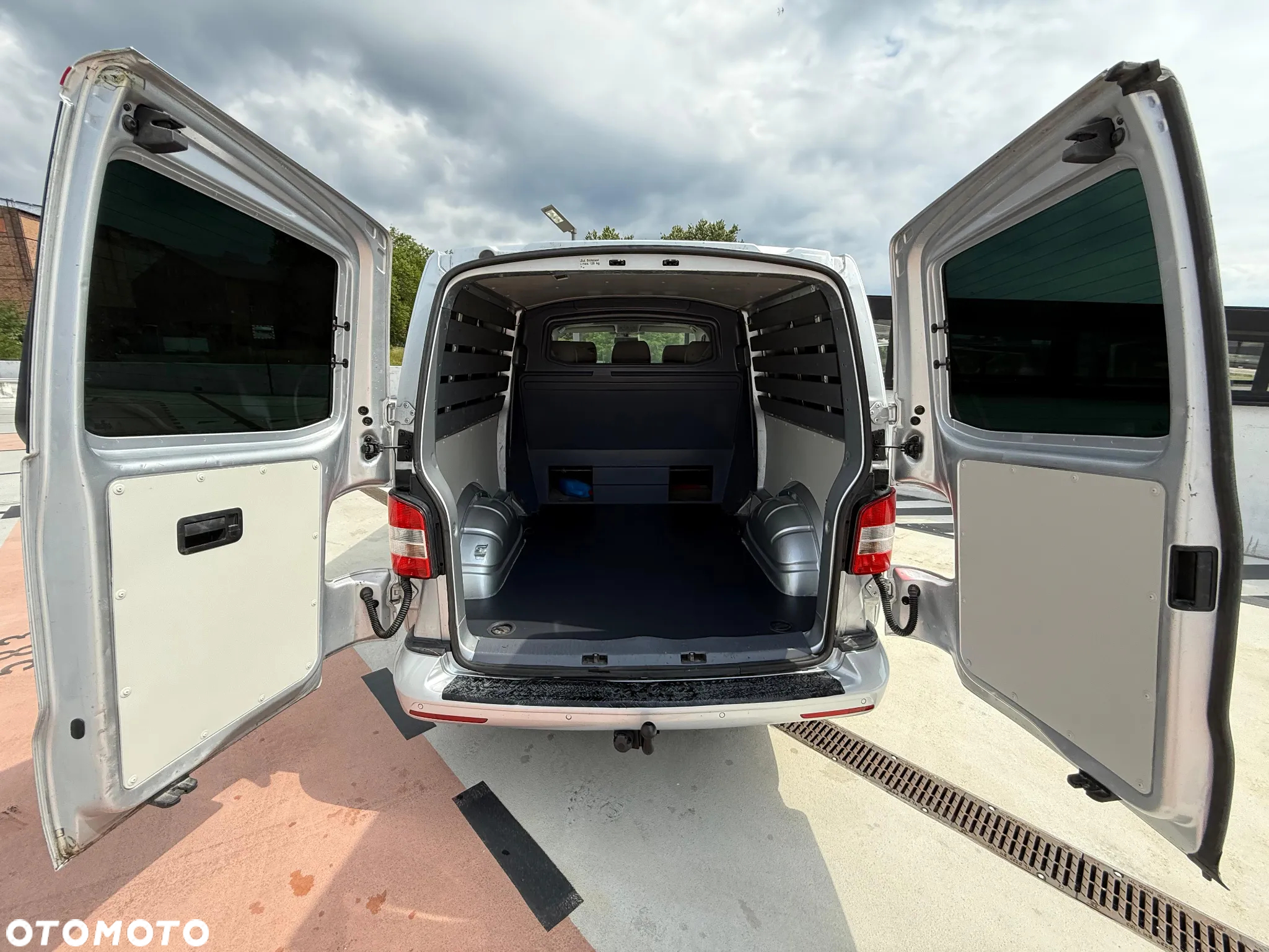 Volkswagen Multivan - 13